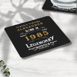 Gepersonaliseerde 40e Verjaardag Geboren 1985  Zwa Kartonnen Onderzetters<br><div class="desc">Een gepersonaliseerd ontwerp van een klassiek papieren onderzetter voor dat verjaardagsfeest voor iemand die in 1985 is geboren en 40 wordt. Voeg de naam toe aan dit retro-stijl zwart, wit en gouden ontwerp voor een aangepast 40e verjaardagscadeau. Bewerk eenvoudig de naam en het jaar met de sjabloon die u hebt...</div>