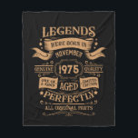 Gepersonaliseerde  50ste verjaardag whiskey thema fleece deken<br><div class="desc">U kunt wat originaliteit toevoegen aan uw garderobe collectie met dit klassieke verjaardagsgrafisch ontwerp met geweldige typografie lettertype belettering, is een geweldig cadeau-idee voor mannen, vrouwen, echtgenoten, vrouw vriendinnen, en een vriend die zal houden van dit one-of-a-kind kunstwerk. Het beste geweldige en leuke vakantie cadeau voor uw vrolijke verjaardagsfeestje. Als...</div>
