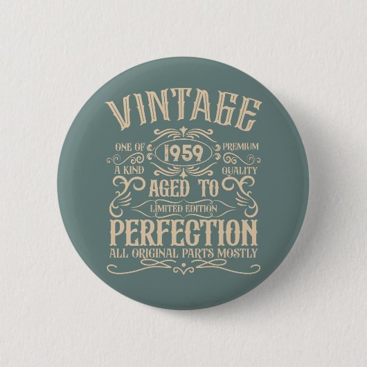 Gepersonaliseerde  65e verjaardag whiskey thema ronde button 5,7 cm (Voorkant)