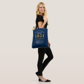 Gepersonaliseerde 70e verjaardag 1951 Elegant Chic Tote Bag (Op model)