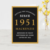 Gepersonaliseerde 70e Verjaardag 1951 Zwart Goud C Kaart (Gele Bloem)