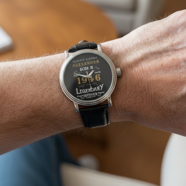 Gepersonaliseerde 80e Verjaardag Geboren 1946  Zwa Horloge (Personalized dress watch on  a mans wrist. )