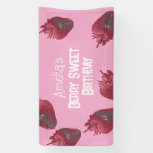 Gepersonaliseerde aardbeienverjaardag spandoek (Verticaal)
