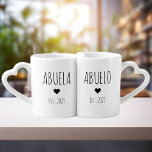 Gepersonaliseerde Abuela Abuelo Est . 2023 Mok Set<br><div class="desc">Abuela Abuelo Est . 2023 New Grandpa en New Grandma Gift. Opa opa Mok set,  New Baby Announcement idee.</div>