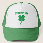 Gepersonaliseerde achternaam St Patrick's Day Part Trucker Pet (Voorkant)