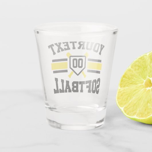 Gepersonaliseerde ADD NAAM Softball Speler Varsity Shot Glas (Achterkant)