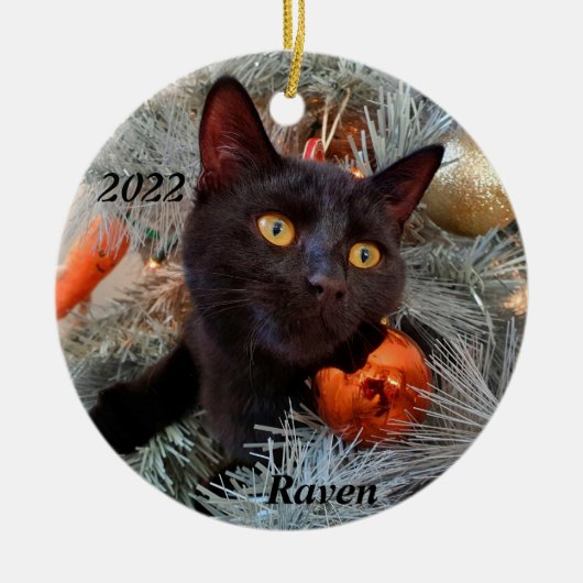 Gepersonaliseerde afspeelzwarte kat in kerstboom keramisch ornament (Voorkant)
