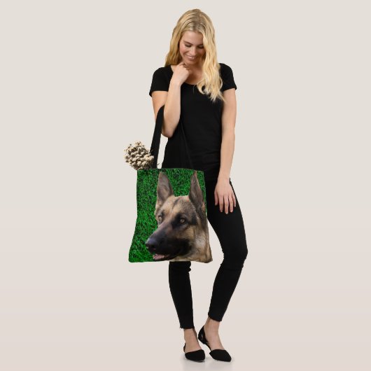 Gepersonaliseerde All-Over-Print Design: Pet Photo Tote Bag (Op model)