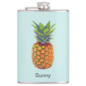 Gepersonaliseerde anananasvruchten op lichtblauw heupfles (Voorkant)
