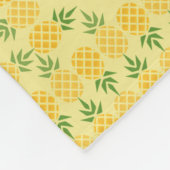 Gepersonaliseerde ananas, bewerkbare gele achtergr fleece deken (Hoek)