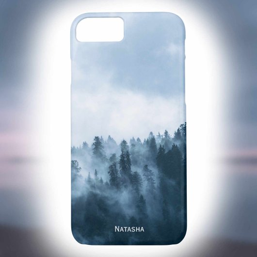 Gepersonaliseerde atmosferische mist over een bos Case-Mate iPhone case