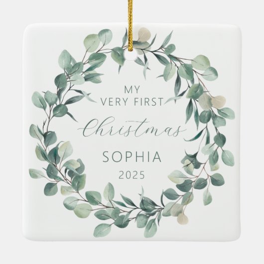 Gepersonaliseerde Baby 1e Kerst Eucalyptus Krans Keramisch Ornament (Achterkant)