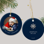Gepersonaliseerde Baby Boy's Eerste Kerstmis Ornam Keramisch Ornament<br><div class="desc">Vier de debuutvakantie van je kleine prins met dit gepersonaliseerde Baby Boy's First Christmas Ornament. Ontworpen voor uw unieke touch, dit ornament beschikt over een charmante sneeuwvlok-ingelijst ruimte voor een schattige foto van uw baby boy. "My First Christmas" wordt elegant weergegeven in een schreefloos lettertype onder de foto, met warmte...</div>
