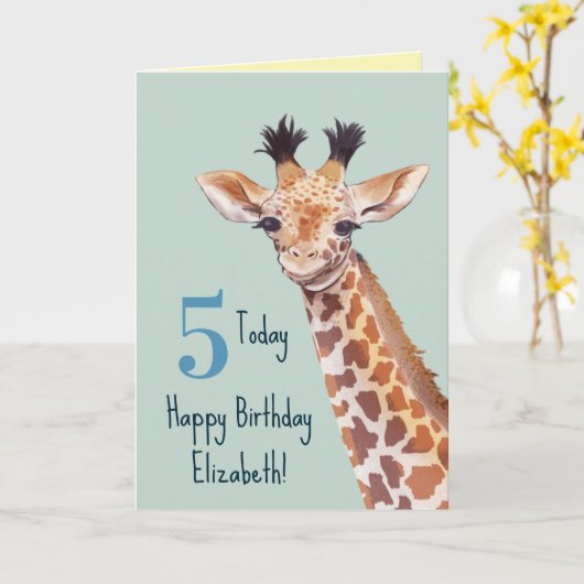 Gepersonaliseerde Baby Giraffe Birthday Kaart (Gele Bloem)
