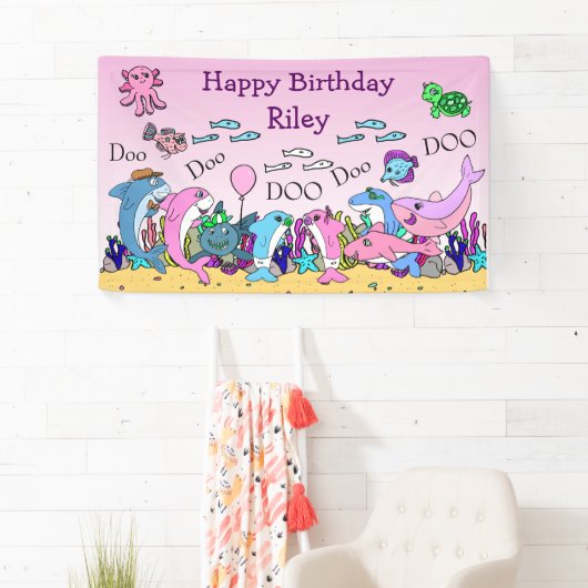 Gepersonaliseerde Baby Shark Family verjaardagsfee Spandoek (Insitu)