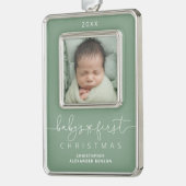 Gepersonaliseerde baby's 1e kerstfoto verzilverd omlijst ornament (Links)