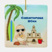 Gepersonaliseerde baby's 1e kerstman-strand keramisch ornament (Achterkant)