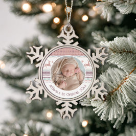 Gepersonaliseerde baby's eerste kerstroze rendiert tin sneeuwvlok ornament