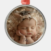 Gepersonaliseerde Baby's Eerste Sprookje Kerstcade Metalen Ornament (Voorkant)