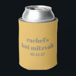 Gepersonaliseerde bat mitswa voorkeur geel grijs blikjeskoeler<br><div class="desc">Houd het feest koel met deze stijlvolle gepersonaliseerde Bat Mitswa-koelbox! Met een modern minimalistisch design met gedurfde typografie is dit sleeve met aangepaste drink een leuke en praktische gunst voor gasten. Perfect voor recepties, feesten en feestvieringen, deze koelbox voegt een uniek tintje toe aan elk Bat Mitswa-evenement. Pas aan met...</div>