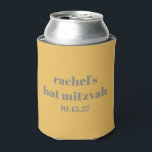 Gepersonaliseerde bat mitswa voorkeur geel grijs blikjeskoeler<br><div class="desc">Houd het feest koel met deze stijlvolle gepersonaliseerde Bat Mitswa-koelbox! Met een modern minimalistisch design met gedurfde typografie is dit sleeve met aangepaste drink een leuke en praktische gunst voor gasten. Perfect voor recepties, feesten en feestvieringen, deze koelbox voegt een uniek tintje toe aan elk Bat Mitswa-evenement. Pas aan met...</div>