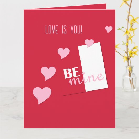 Gepersonaliseerde Be Mine Pink Hearts, Rode Valent Kaart (Gele Bloem)