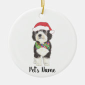 Gepersonaliseerde Bernedoodle Santa Hat & Bowtie Keramisch Ornament (Voorkant)