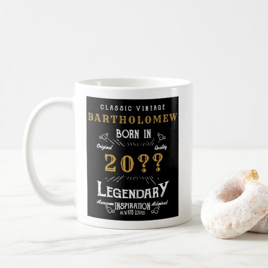 Gepersonaliseerde Birthday Retro  monogram koffie Koffiemok (Met donut)