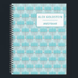 Gepersonaliseerde Blauwe Chanoeka Menorah Schetsbo Notitieboek<br><div class="desc">Dit bijzondere schetsboek is voorzien van een prachtige menorah-illustratie in blauwgroen blauw op de cover,  gepersonaliseerd met jouw naam. Perfect voor het vastleggen van je gedachten,  ideeën en creativiteit tijdens Chanoeka. Een doordacht en uniek cadeau voor de feestdagen.</div>