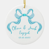 Gepersonaliseerde blauwe Coquette Bow verloofd Keramisch Ornament (Voorkant)