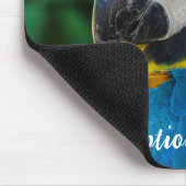 Gepersonaliseerde Blauwe en Gele Macaw Parrot Muismat (Hoek)