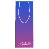 Gepersonaliseerde blauwe en roze ombre gradiënt wijn cadeautas (Achterkant)