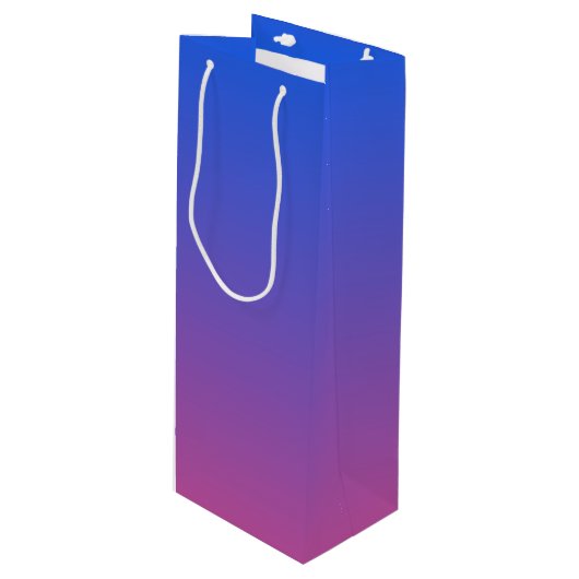 Gepersonaliseerde blauwe en roze ombre gradiënt wijn cadeautas (Voorkant Gekanteld)