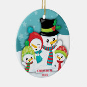 Gepersonaliseerde Blauwe Snowman Familie Kerstmis Keramisch Ornament (Rechts)