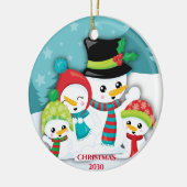 Gepersonaliseerde Blauwe Snowman Familie Kerstmis Keramisch Ornament (Links)
