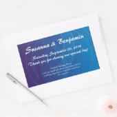 Gepersonaliseerde blauwe wervelingen Waterfles Lab Rechthoekige Sticker (Envelop)