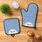 Gepersonaliseerde Blauwe Witte Griekse Meander Key Ovenwant & Pannenlap Set (Top down)
