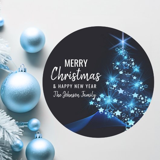 Gepersonaliseerde BLAUWE WITTE VROLIJKE KERSTBOOM Ronde Sticker