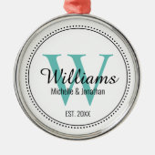 Gepersonaliseerde Blauwgroen monogram Pas getrouwd Metalen Ornament (Voorkant)