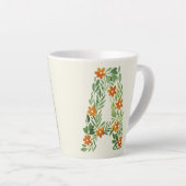 Gepersonaliseerde bloembrief A met Oranje bloemen Latte Mok (Rechterhoek)