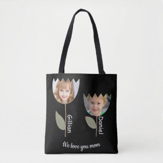 Gepersonaliseerde bloemenfoto's en namen op zwart tote bag