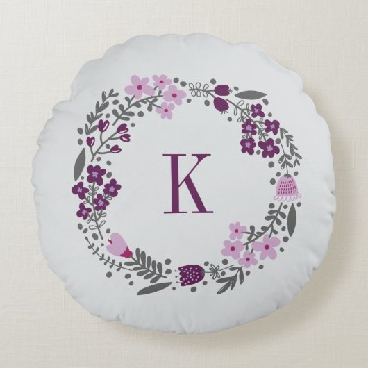 Gepersonaliseerde bloemenkrans Monogram Plum Grey Rond Kussen (Voorkant)