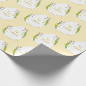 Gepersonaliseerde bloemige paaseieren geel cadeaupapier (Hoek)