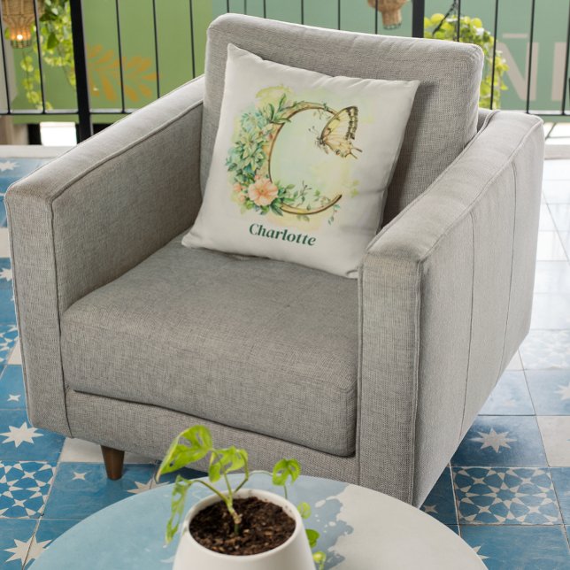 Gepersonaliseerde bloemvlinder letter C Monogram Kussen (Creator heeft geüpload)