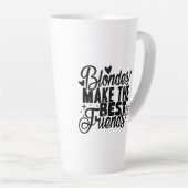 Gepersonaliseerde Blondes maken de beste vrienden Latte Mok (Rechterhoek)