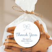 Gepersonaliseerde Blue Bow Ribbon Baby shower Favo Ronde Sticker