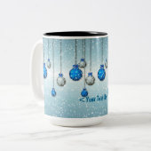 Gepersonaliseerde Blue Christmas Snow Ornamenten M Tweekleurige Koffiemok (Voorkant links)