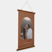 Gepersonaliseerde Boho Arch familienaam en foto Hangend Wandkleed (Gebogen)