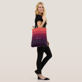 Gepersonaliseerde Bold Ombre Reds Tote Bag (Op model)