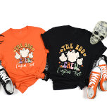 Gepersonaliseerde Boo Crew Matching Halloween Vrie T-shirt<br><div class="desc">Vier Halloween met een retro twist in ons Retro gepersonaliseerde Boo Crew Matching Halloween Friend T-Shirt. Deze aangepaste Halloween-shirten zijn ideaal voor groepen, waardoor een samenhangende en leuke uitstraling wordt gegeven aan uw Halloween-festiviteiten. Personaliseer elk shirt met de namen van je vrienden of familieleden, waardoor deze shirten een speciaal aandenken...</div>